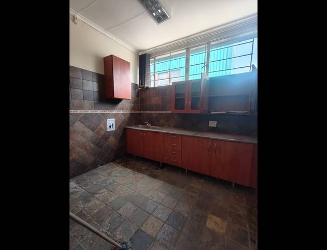 526M² OFFICE FOR SALE IN SASOLBURG CENTRAL